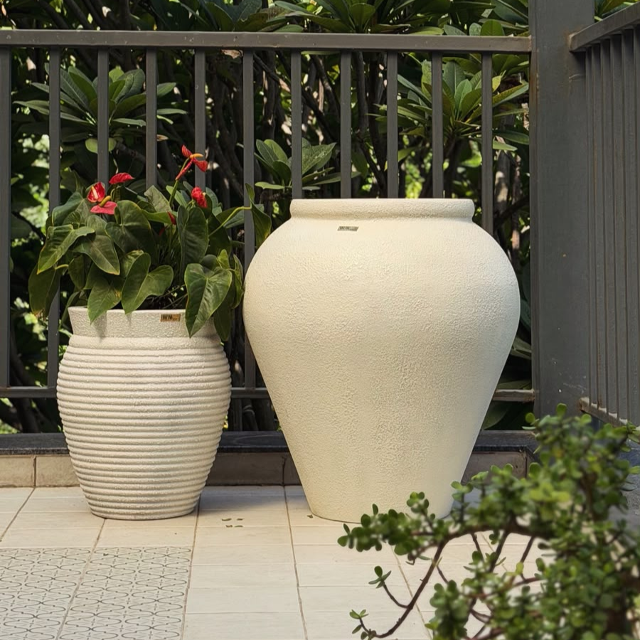 Georgian Vintage FRP Urn (Ivory)