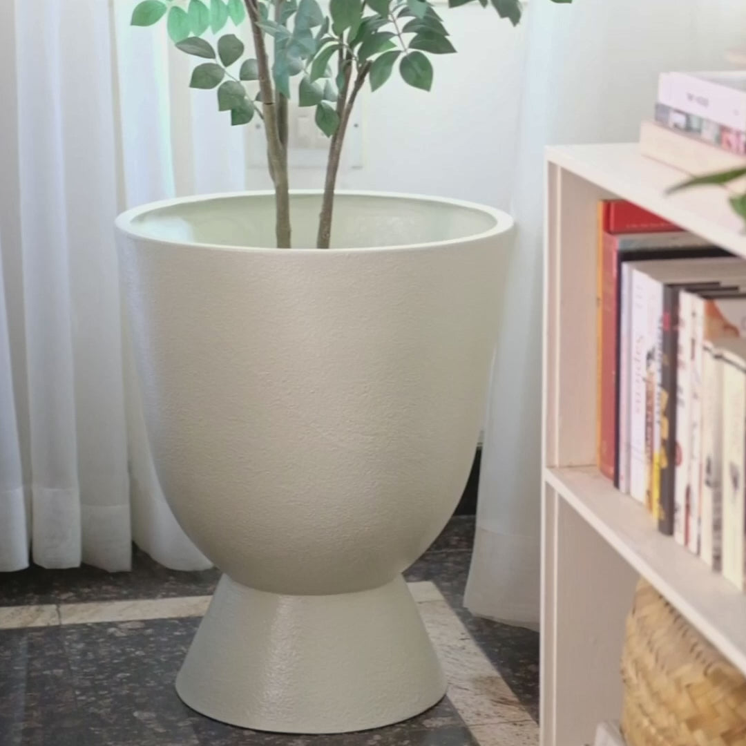 Blanc FRP Planter (Ivory)